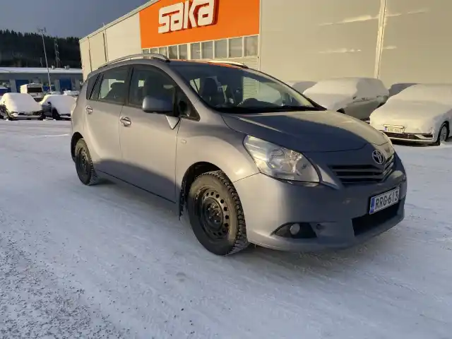 Sininen Tila-auto, Toyota Verso – RRG-613