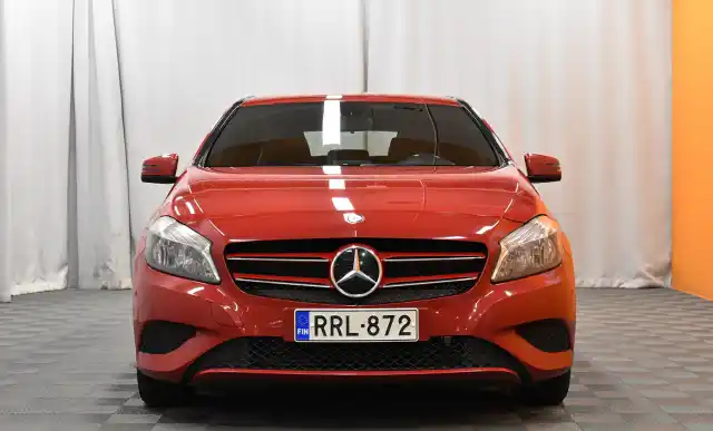 Punainen Viistoperä, Mercedes-Benz A – RRL-872