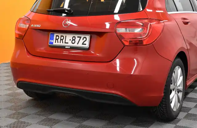 Punainen Viistoperä, Mercedes-Benz A – RRL-872