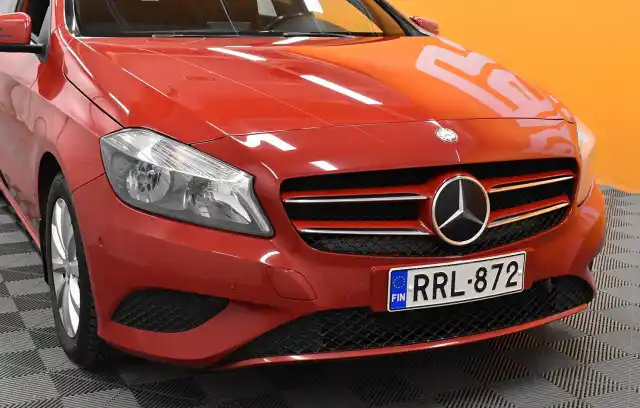 Punainen Viistoperä, Mercedes-Benz A – RRL-872