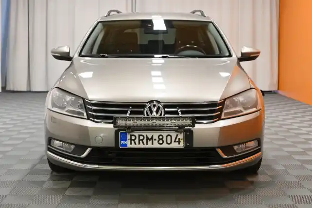 Beige Farmari, Volkswagen Passat – RRM-804