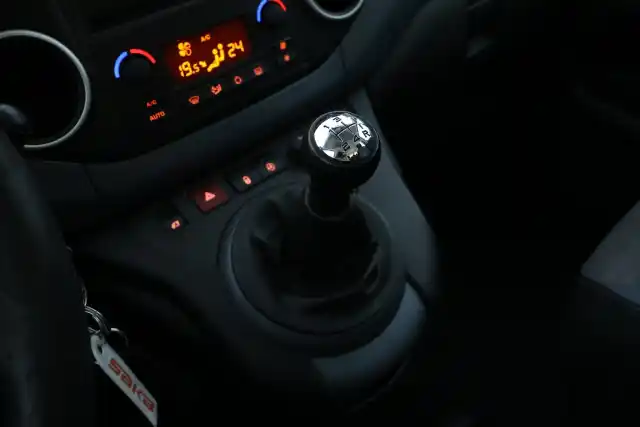 Harmaa Tila-auto, Peugeot Partner – RRN-628