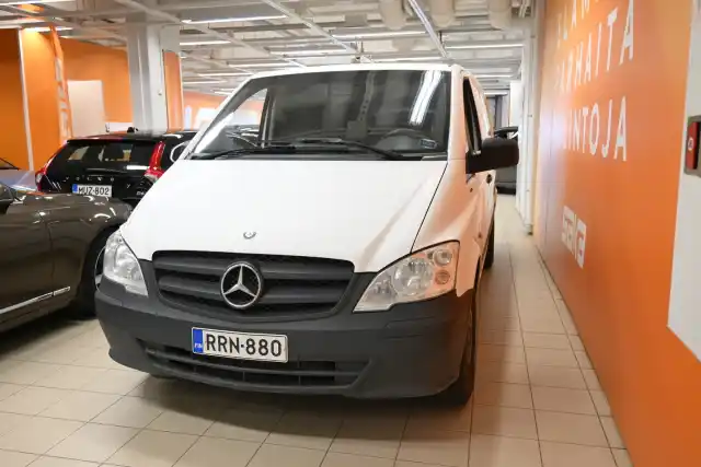 Valkoinen Pakettiauto, Mercedes-Benz Vito – RRN-880