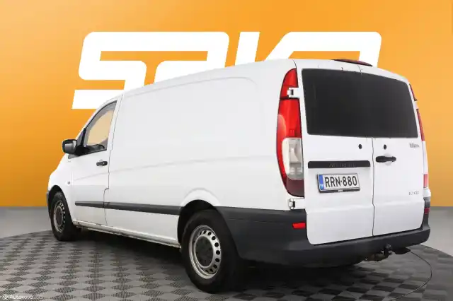Valkoinen Pakettiauto, Mercedes-Benz Vito – RRN-880