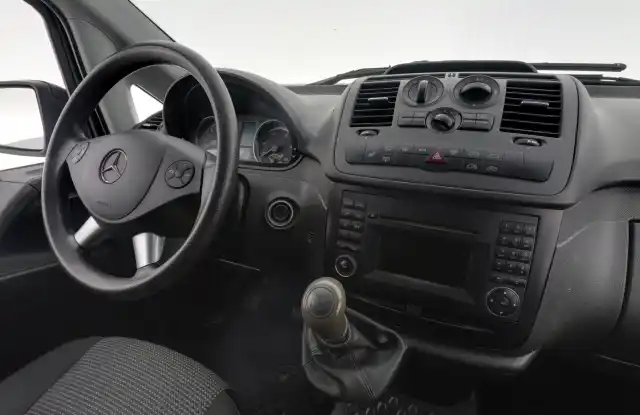 Valkoinen Pakettiauto, Mercedes-Benz Vito – RRN-880