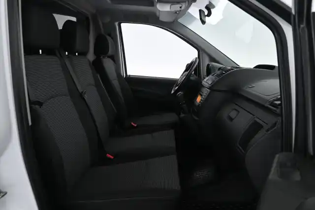 Valkoinen Pakettiauto, Mercedes-Benz Vito – RRN-880