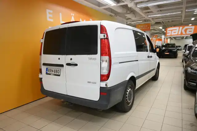 Valkoinen Pakettiauto, Mercedes-Benz Vito – RRN-880