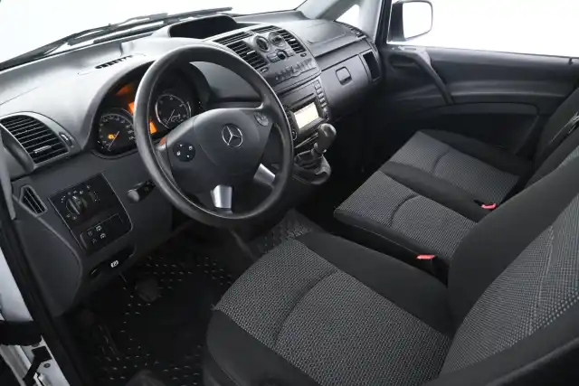 Valkoinen Pakettiauto, Mercedes-Benz Vito – RRN-880