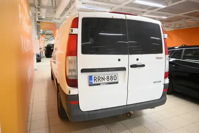 Valkoinen Pakettiauto, Mercedes-Benz Vito – RRN-880