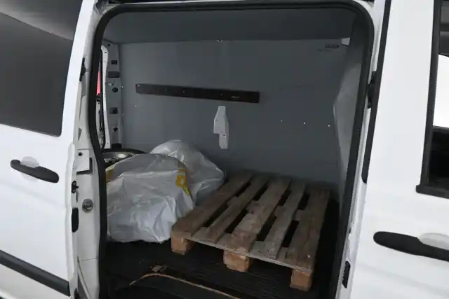 Valkoinen Pakettiauto, Mercedes-Benz Vito – RRN-880