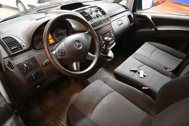 Valkoinen Pakettiauto, Mercedes-Benz Vito – RRN-880