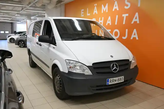 Valkoinen Pakettiauto, Mercedes-Benz Vito – RRN-880