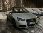 Valkoinen Viistoperä, Audi A1 – RRO-502, kuva 1