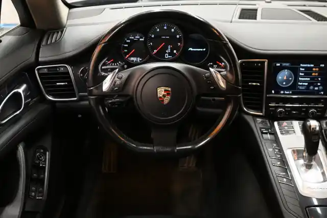 Musta Viistoperä, Porsche Panamera – RRP-474