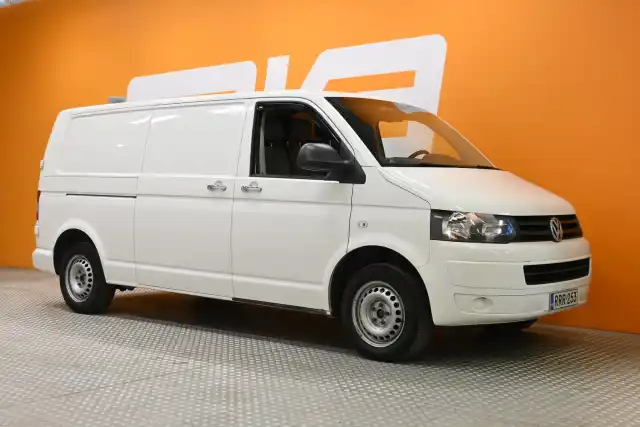 Valkoinen Pakettiauto, Volkswagen Transporter – RRR-253