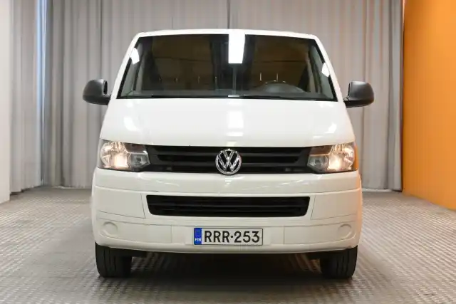 Valkoinen Pakettiauto, Volkswagen Transporter – RRR-253