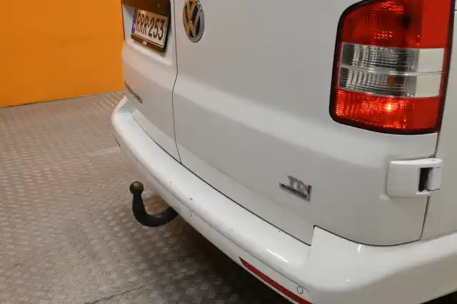 Valkoinen Pakettiauto, Volkswagen Transporter – RRR-253