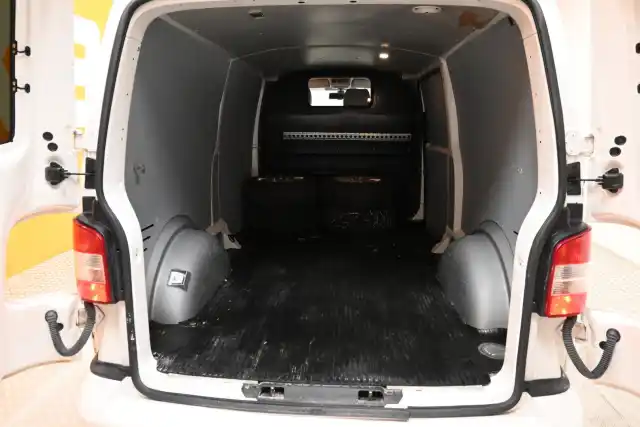 Valkoinen Pakettiauto, Volkswagen Transporter – RRR-253