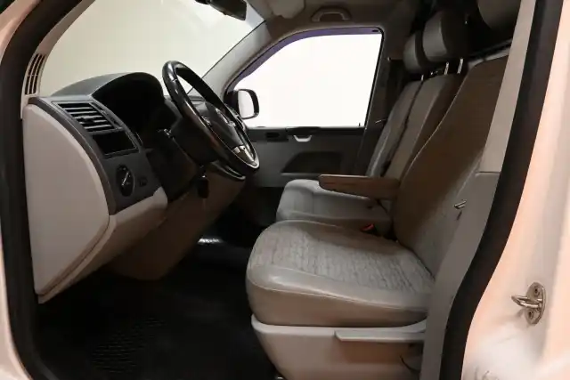 Valkoinen Pakettiauto, Volkswagen Transporter – RRR-253