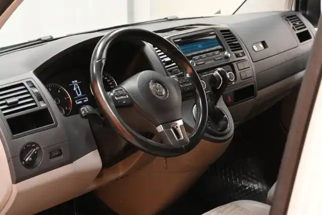Valkoinen Pakettiauto, Volkswagen Transporter – RRR-253