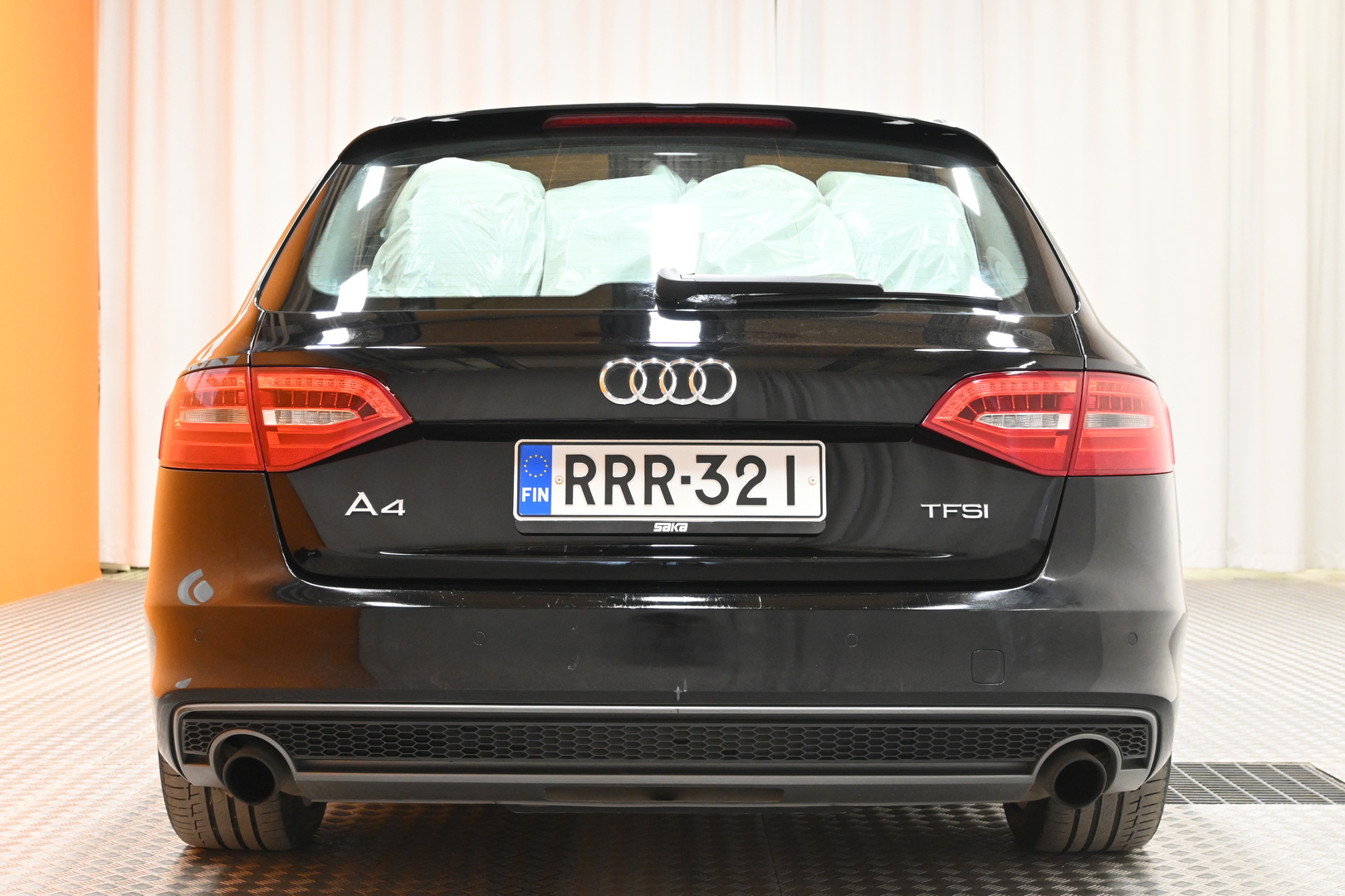 Musta Farmari, Audi A4 – RRR-321