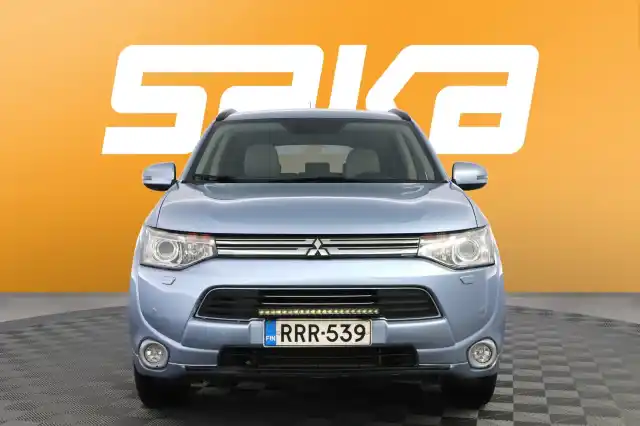 Harmaa Maastoauto, Mitsubishi Outlander PHEV – RRR-539