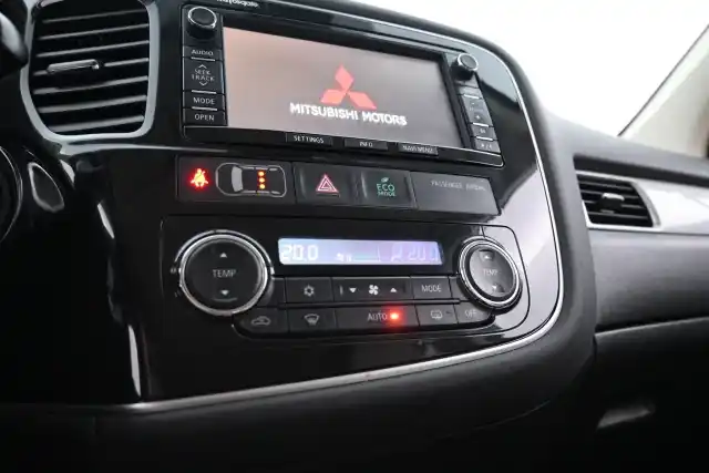 Harmaa Maastoauto, Mitsubishi Outlander PHEV – RRR-539