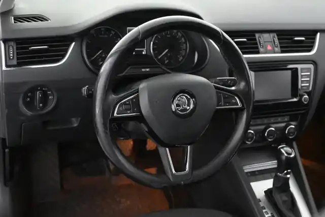 Valkoinen Viistoperä, Skoda Octavia – RRR-791