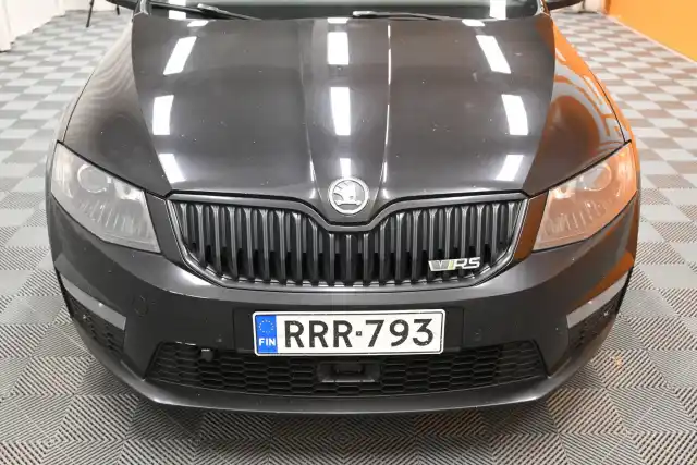 Musta Farmari, Skoda Octavia – RRR-793