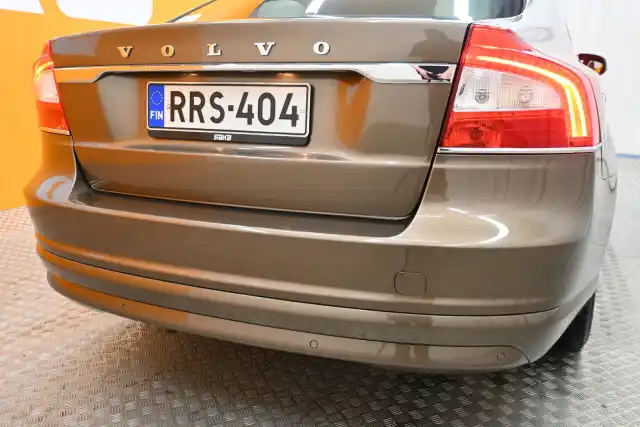 Ruskea Sedan, Volvo S80 – RRS-404