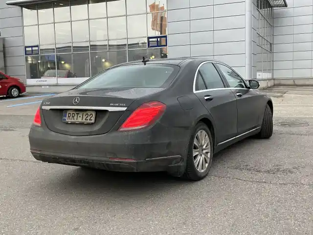 Musta Sedan, Mercedes-Benz S – RRT-122