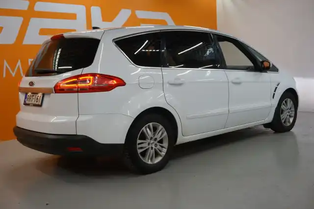 Valkoinen Tila-auto, Ford S-Max – RRT-161