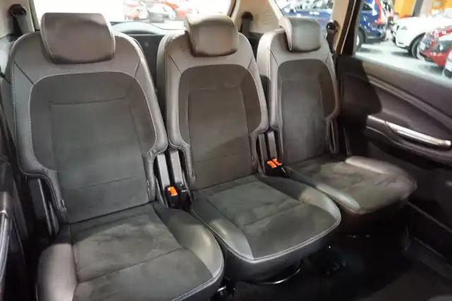 Valkoinen Tila-auto, Ford S-Max – RRT-161