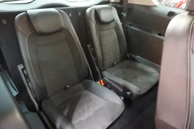 Valkoinen Tila-auto, Ford S-Max – RRT-161