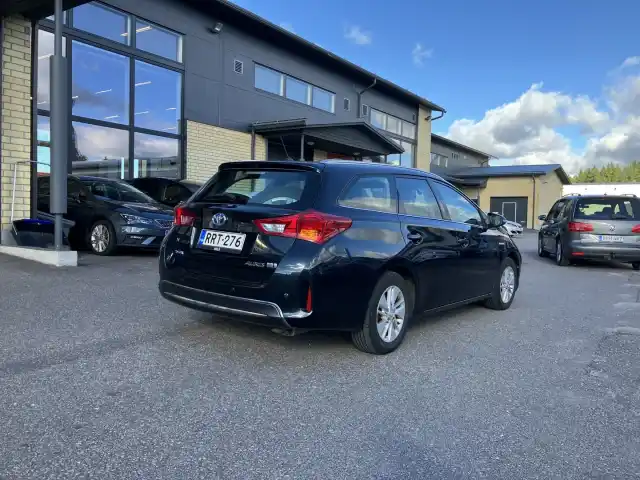 Harmaa Farmari, Toyota Auris – RRT-276