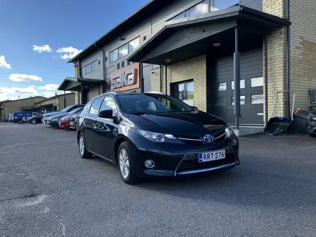 Harmaa Farmari, Toyota Auris – RRT-276