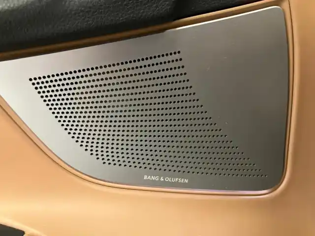 Harmaa Sedan, BMW 730 – RRT-732