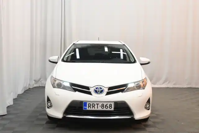 Valkoinen Farmari, Toyota Auris – RRT-868