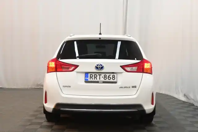 Valkoinen Farmari, Toyota Auris – RRT-868