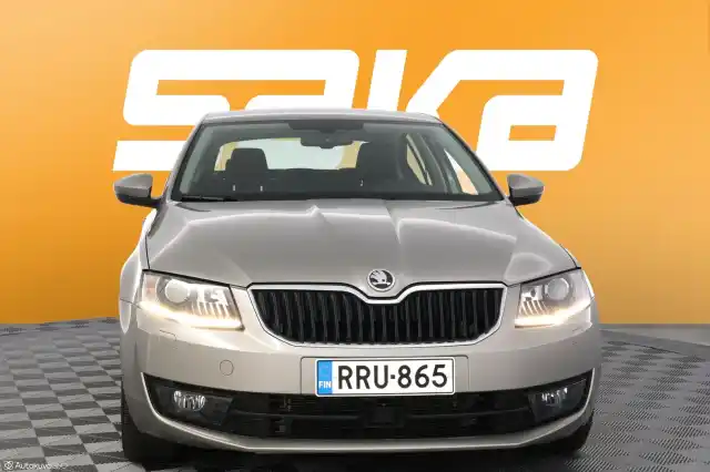 Ruskea Viistoperä, Skoda Octavia – RRU-865