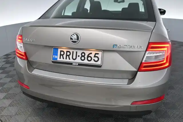 Ruskea Viistoperä, Skoda Octavia – RRU-865