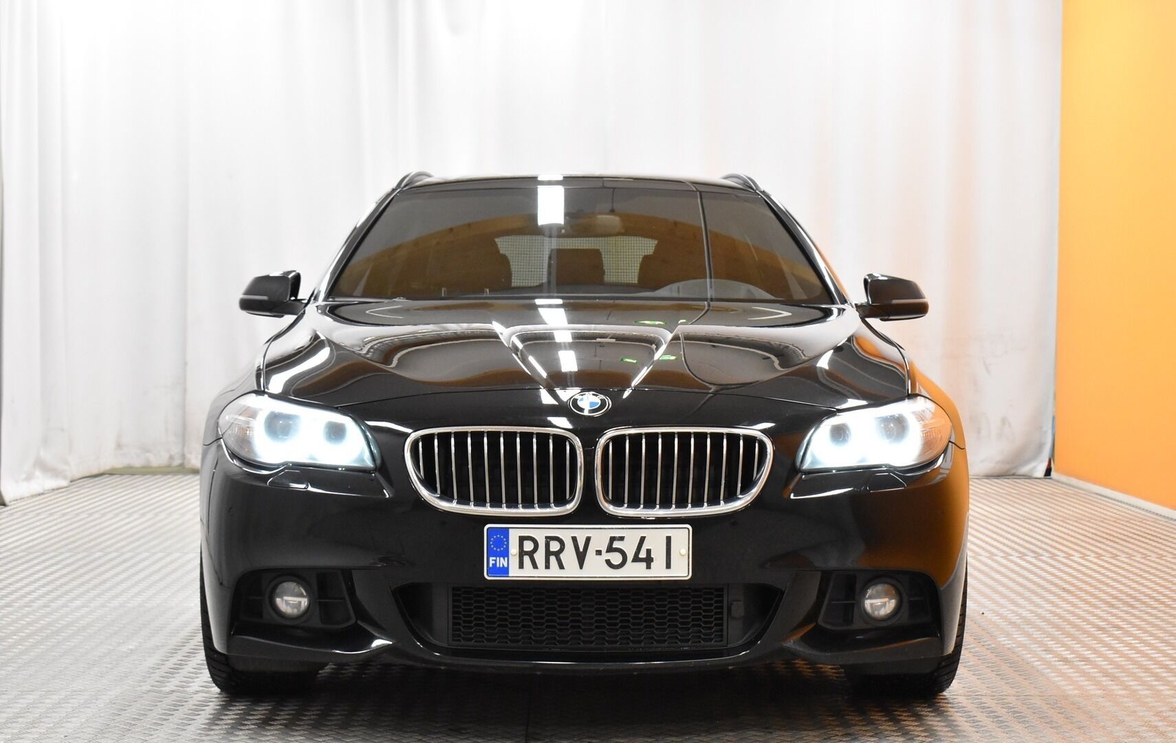 Musta Farmari, BMW 530 – RRV-541