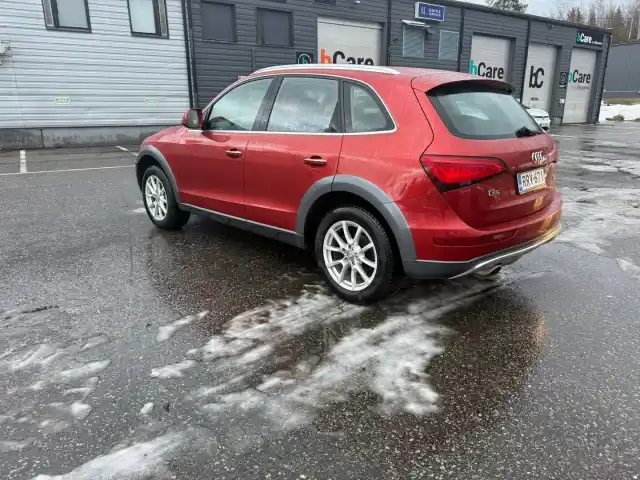 Punainen Maastoauto, Audi Q5 – RRV-671