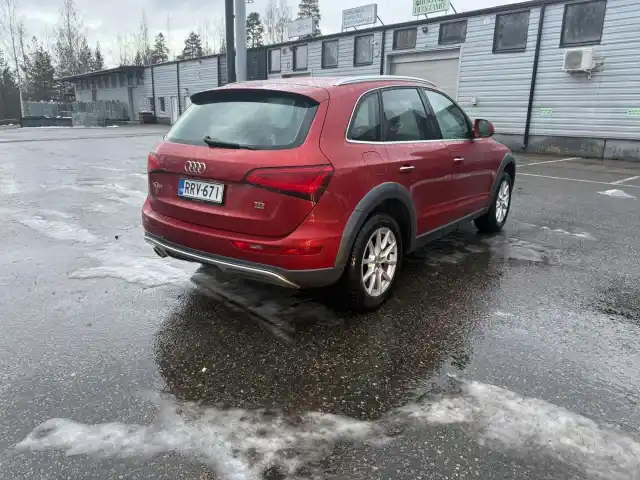 Punainen Maastoauto, Audi Q5 – RRV-671