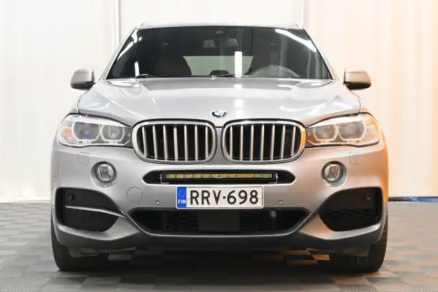 Harmaa Maastoauto, BMW X5 – RRV-698