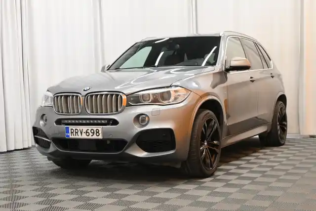 Harmaa Maastoauto, BMW X5 – RRV-698