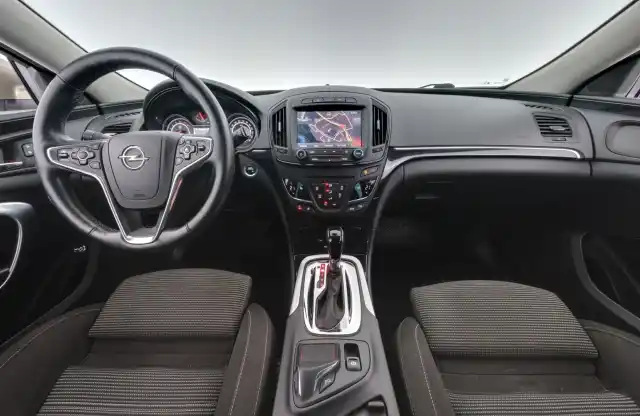 Ruskea Farmari, Opel Insignia – RRZ-970