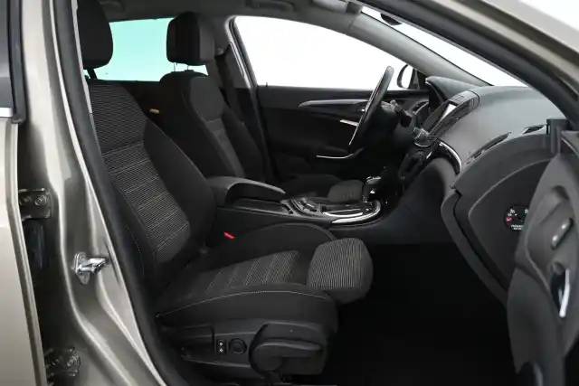 Ruskea Farmari, Opel Insignia – RRZ-970
