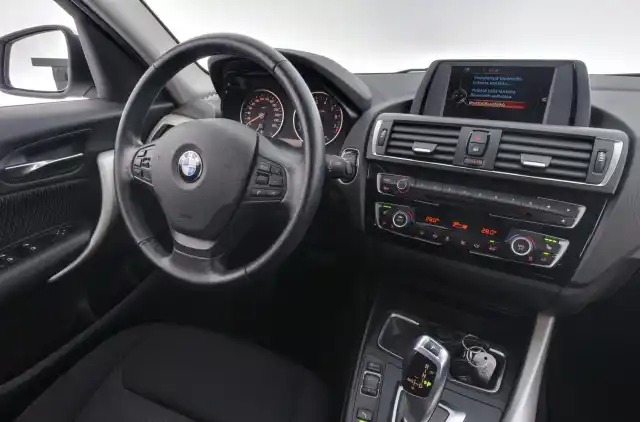 Valkoinen Viistoperä, BMW 118 – RSA-374