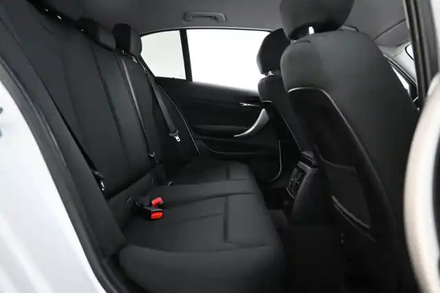 Valkoinen Viistoperä, BMW 118 – RSA-374